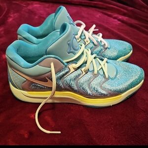 KD17 Nike Basketball Shoes Mens Size 13 Teal and Yellow